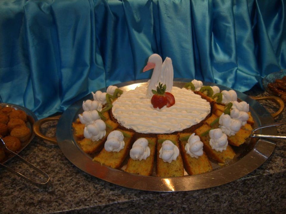Buffet Lara Barut Collection