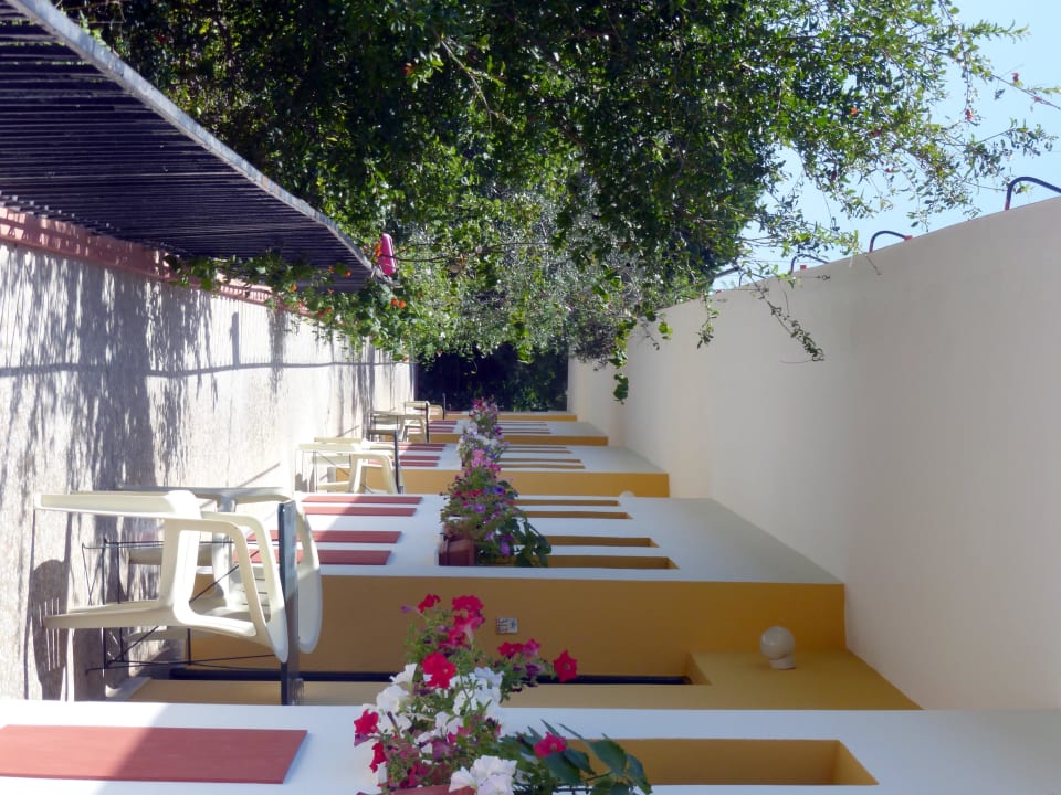 Eingänge von der Galerie Hotel Votsala