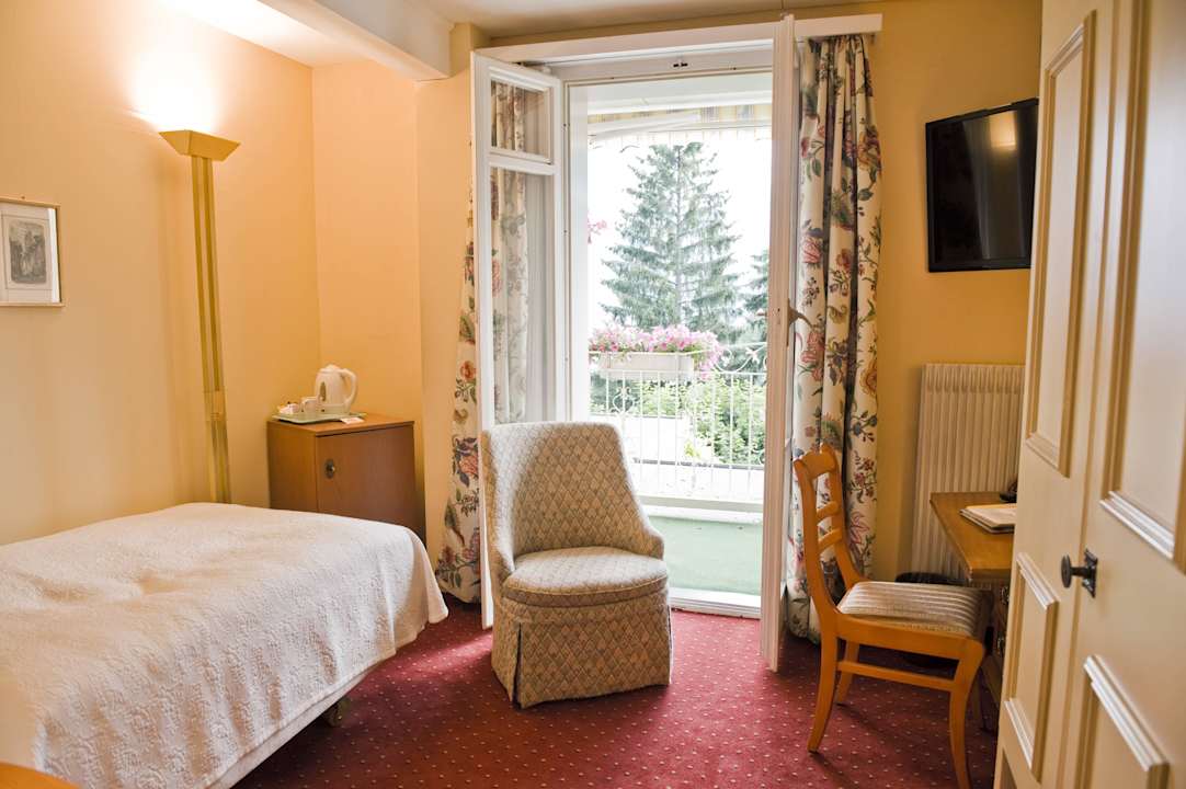 Einzelzimmer mit Jungfraublick und Balkon Hotel Wengener Hof