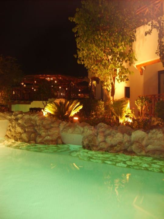 beleuchteter Pool Ghazala Gardens