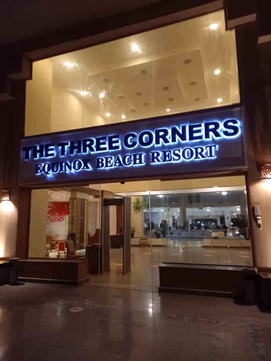 Lobby Three Corners Equinox Beach Resort
