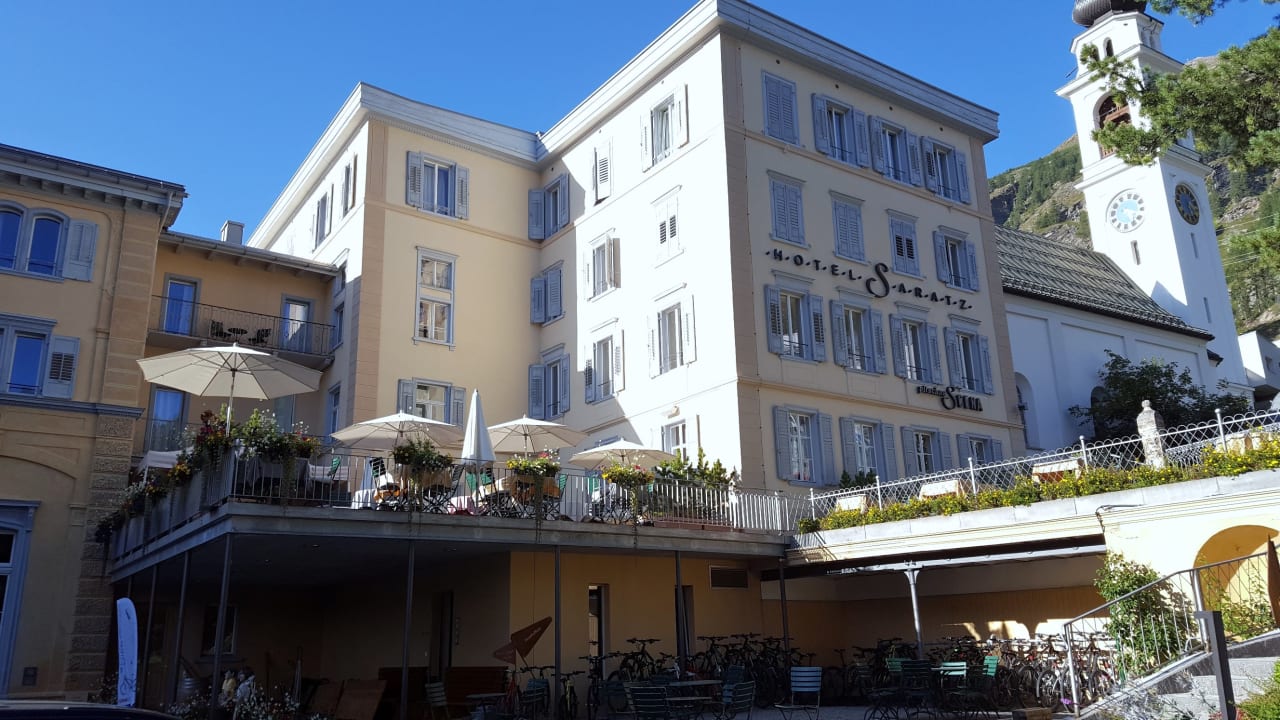 Außenansicht Hotel Saratz