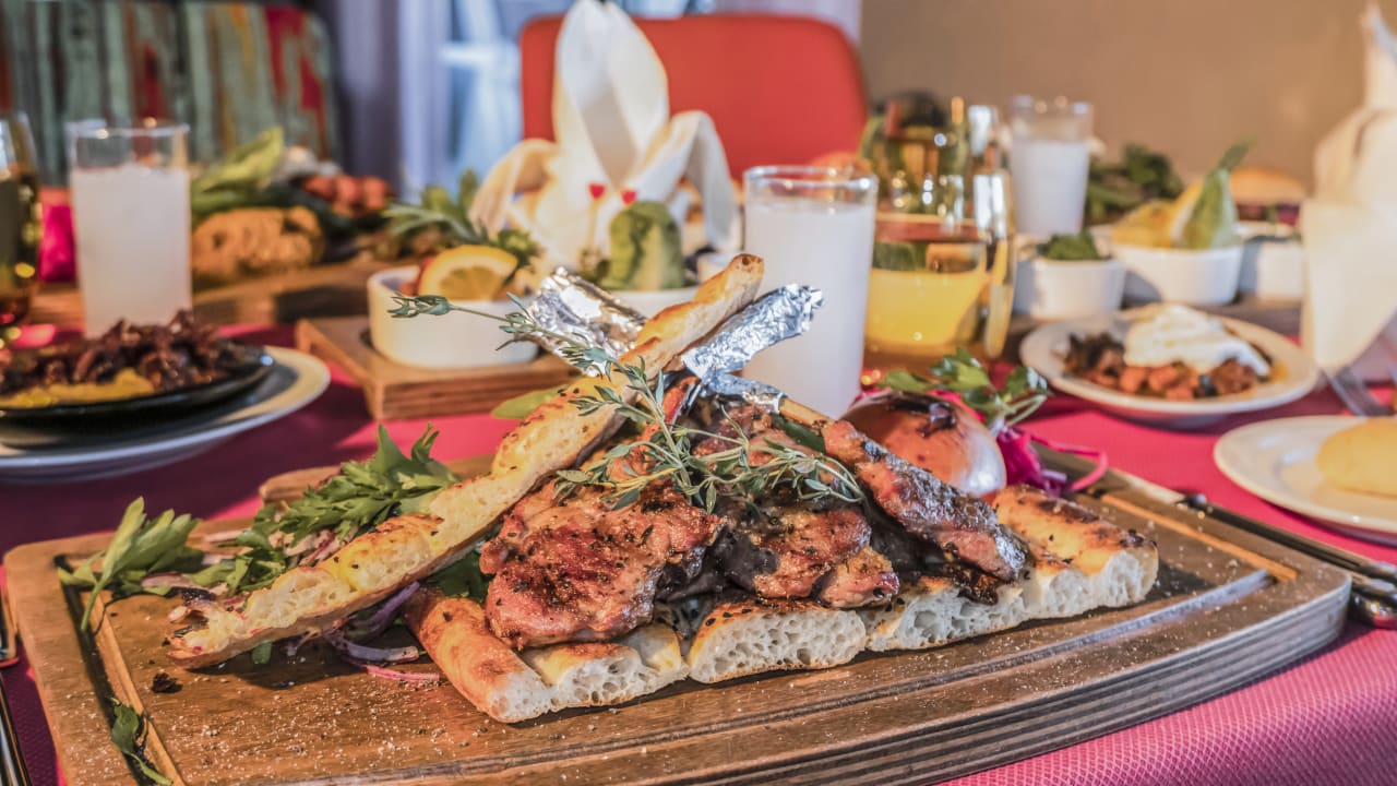 Gastro Royal Wings Hotel