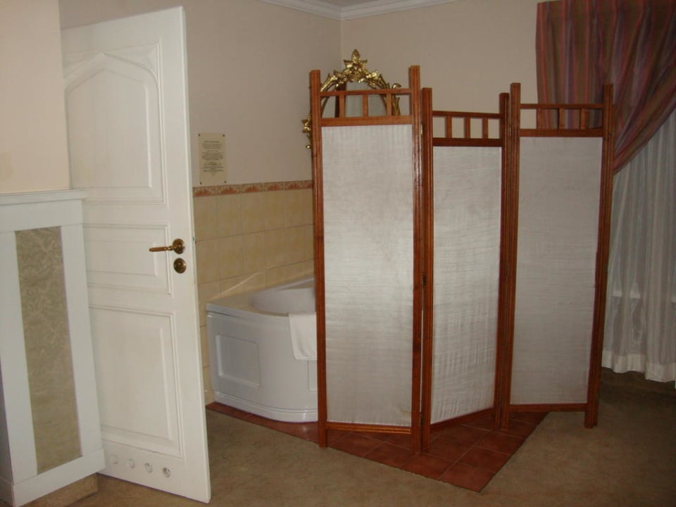 Die Badewanne (Whirlpool) Paszkowka Palace