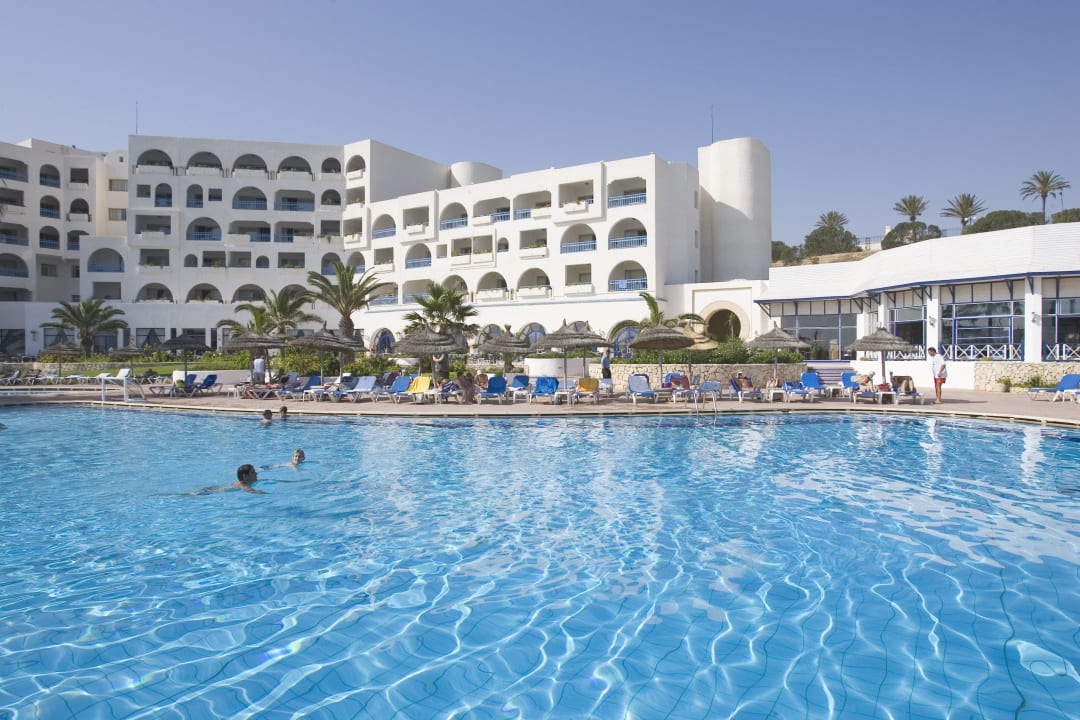 Poolanlage REGENCY Hotel & Spa