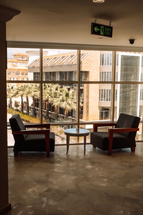 Lobby Beso Beach Hotel