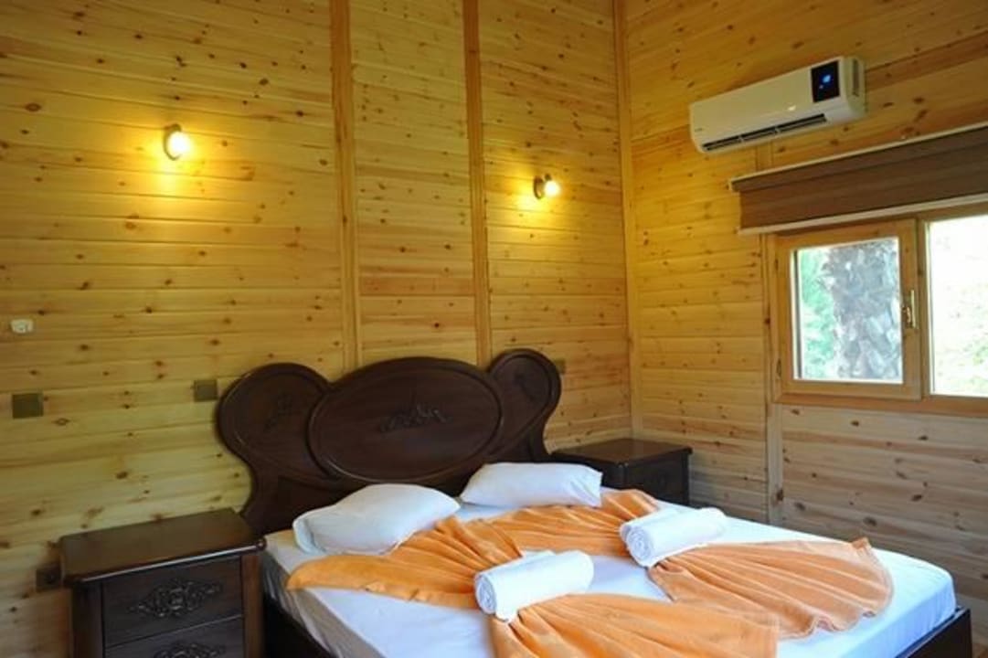 Schlafzimmer von Holtz Bungalows Hotel Anatolia Resort