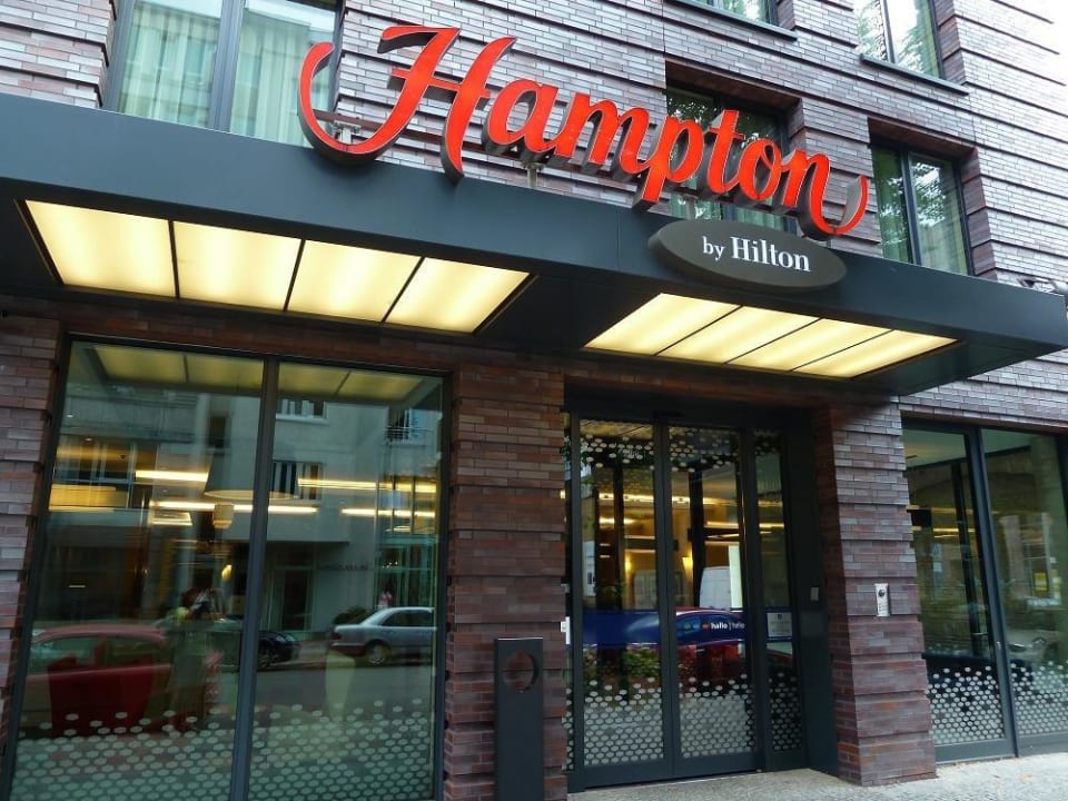 Haupteingang Hampton by Hilton Berlin City West