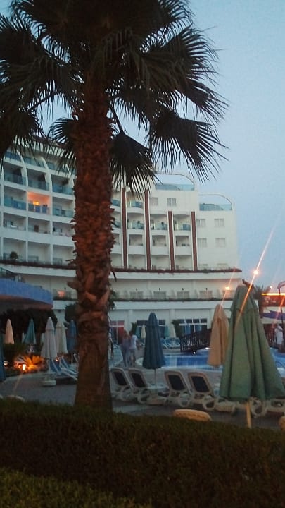 Pool Side Prenses Resort & Spa