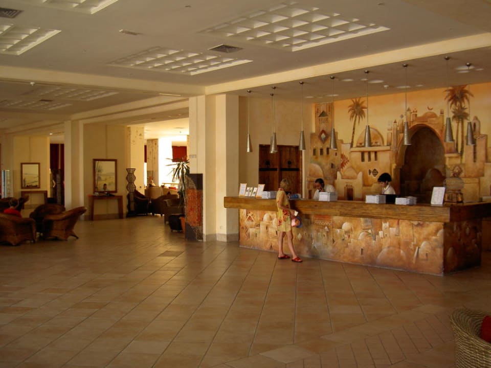 Teil der Lobby mit Rezeption Vincci Safira Palms