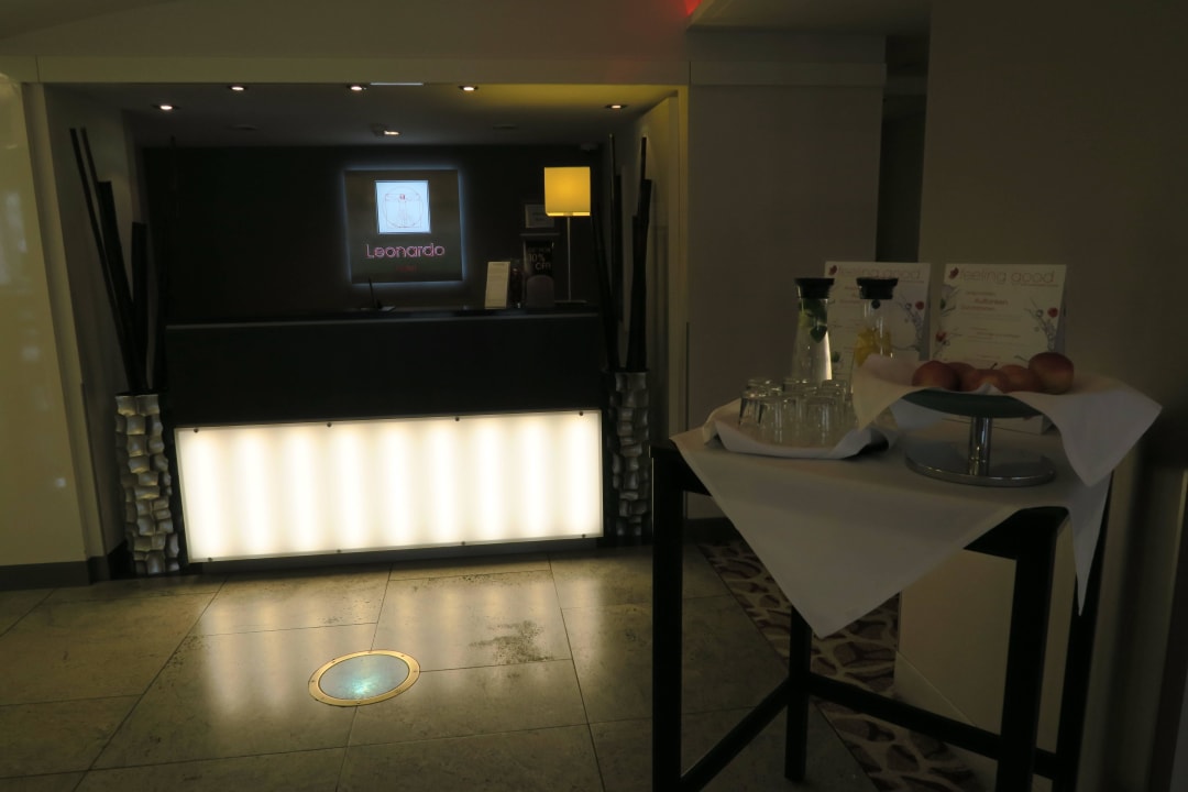 Rezeption Leonardo Hotel Hannover Airport