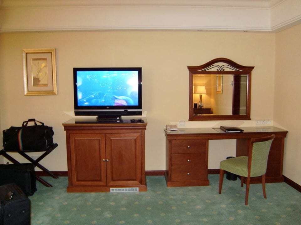 Hotelzimmer mit LCD-TV Le Royal Méridien Beach Resort & Spa Dubai
