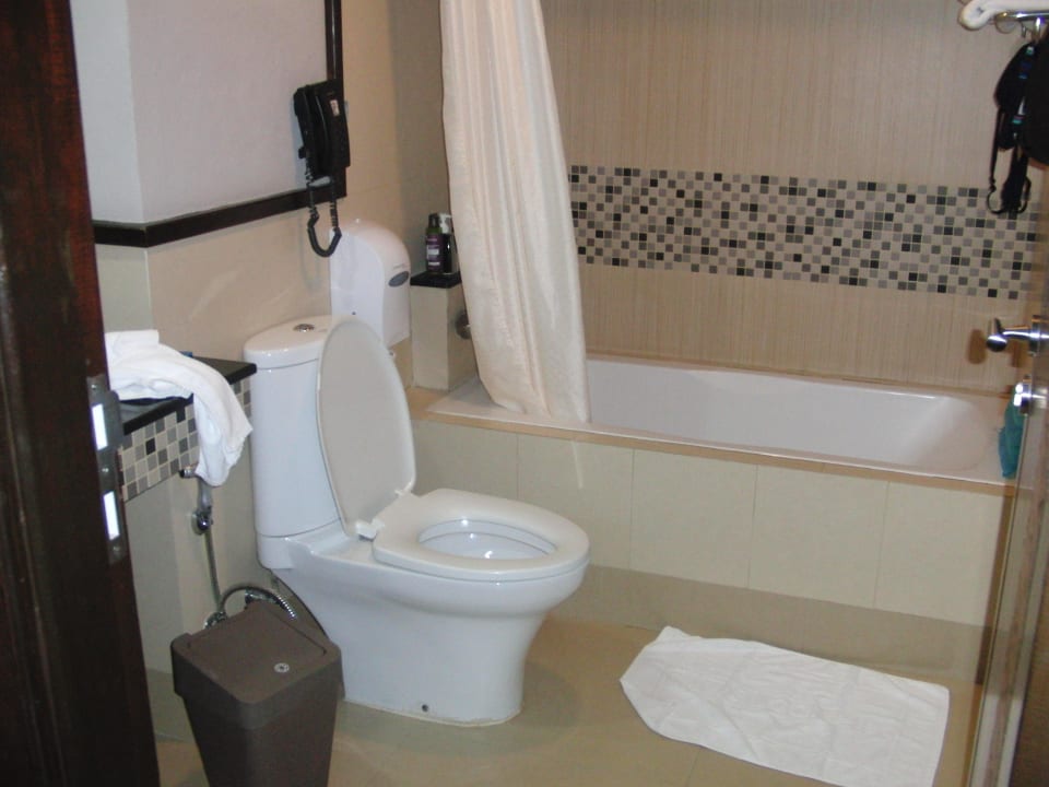 Toilette und Bad Hotel Tara Mantra Cha Am