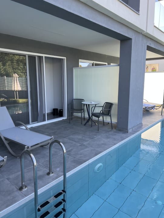 Zimmer Acharavi Beach Hotel