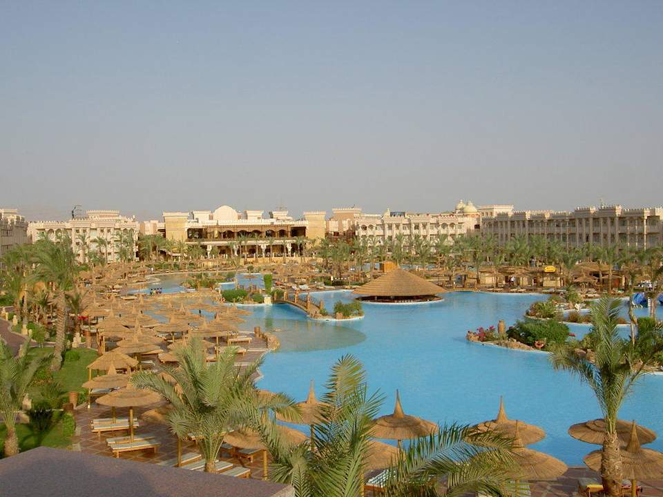 Blick zum Hauptgebäude Pickalbatros Palace Resort