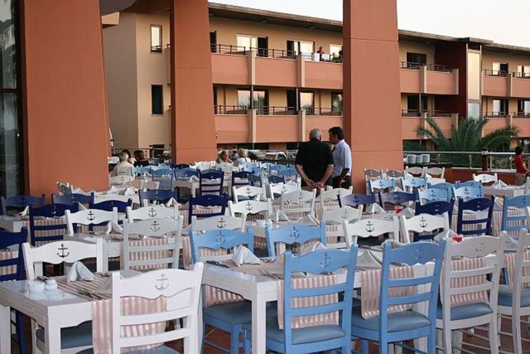 Speisebereich Außenanlage Hotel Grand Side