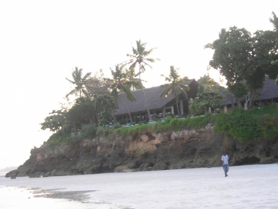 Widok na hotel z plaży Baobab Beach Resort & Spa