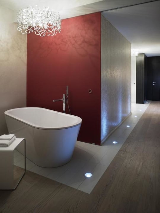 Loftsuite Badewanne Märchenhotel Braunwald