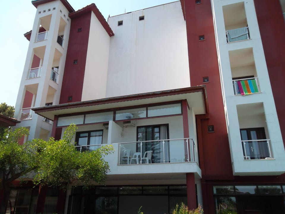 Blick vom Pool auf das Hotel Hotel Side Elis