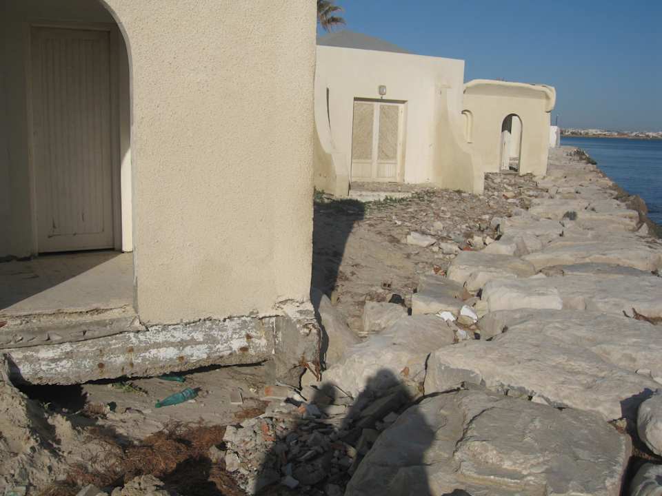 Alte Bungalows teils bewohnt & unbewohnt Alassio Hotel and Thalasso