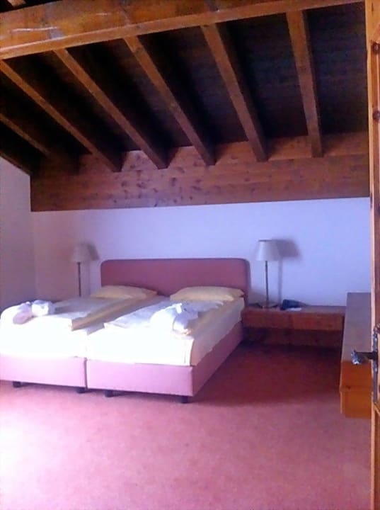 PizBuin Suite 402 Schlafzimmer Piz Buin Swiss Quality Hotel