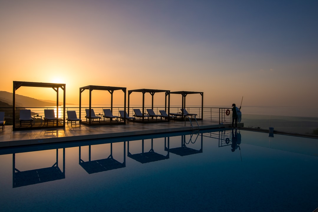 Pool Aeolis Thassos Palace