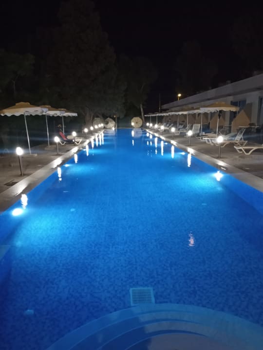 Pool Hotel Marathon