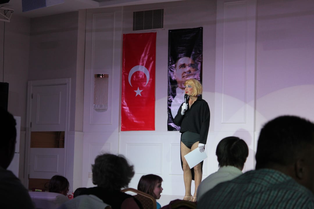 Cihan startet die Show Alaiye Resort & Spa