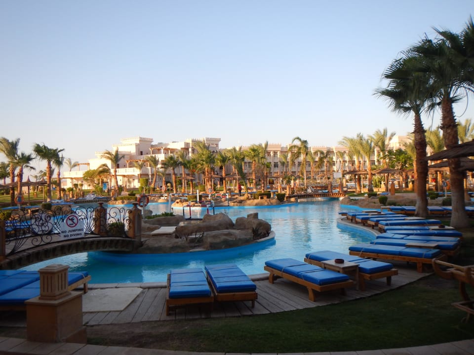 Pool am Morgen Pickalbatros Palace Resort