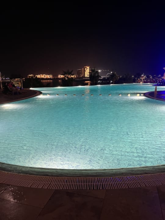 Pool Hampton by Hilton Marjan Island