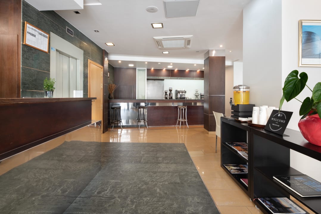 Lobby Hotel Exe Puera de San Pedro