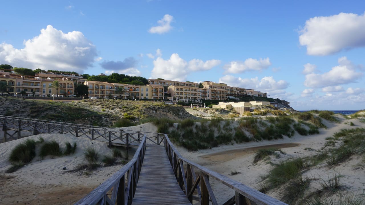Strandseite vom Hügel aus VIVA Cala Mesquida Resort & Spa