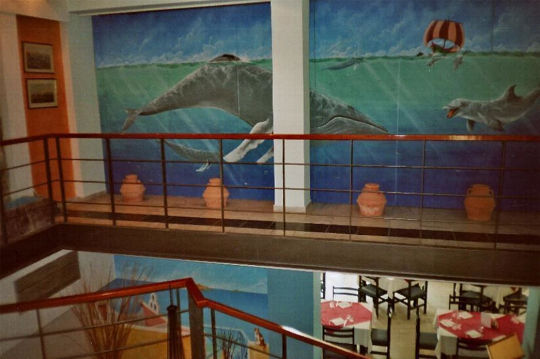 Treppe zum Restaurant Brown Beach Eretria