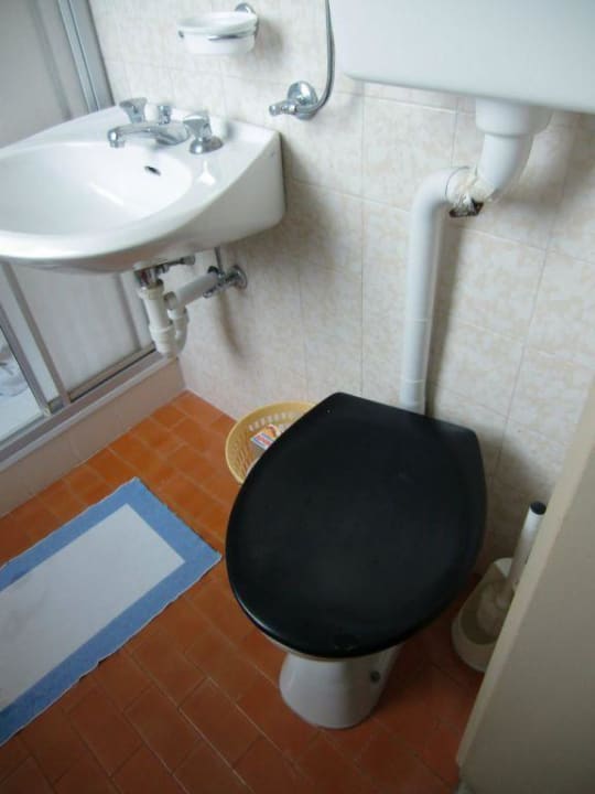 Toiletten Pension Latemar