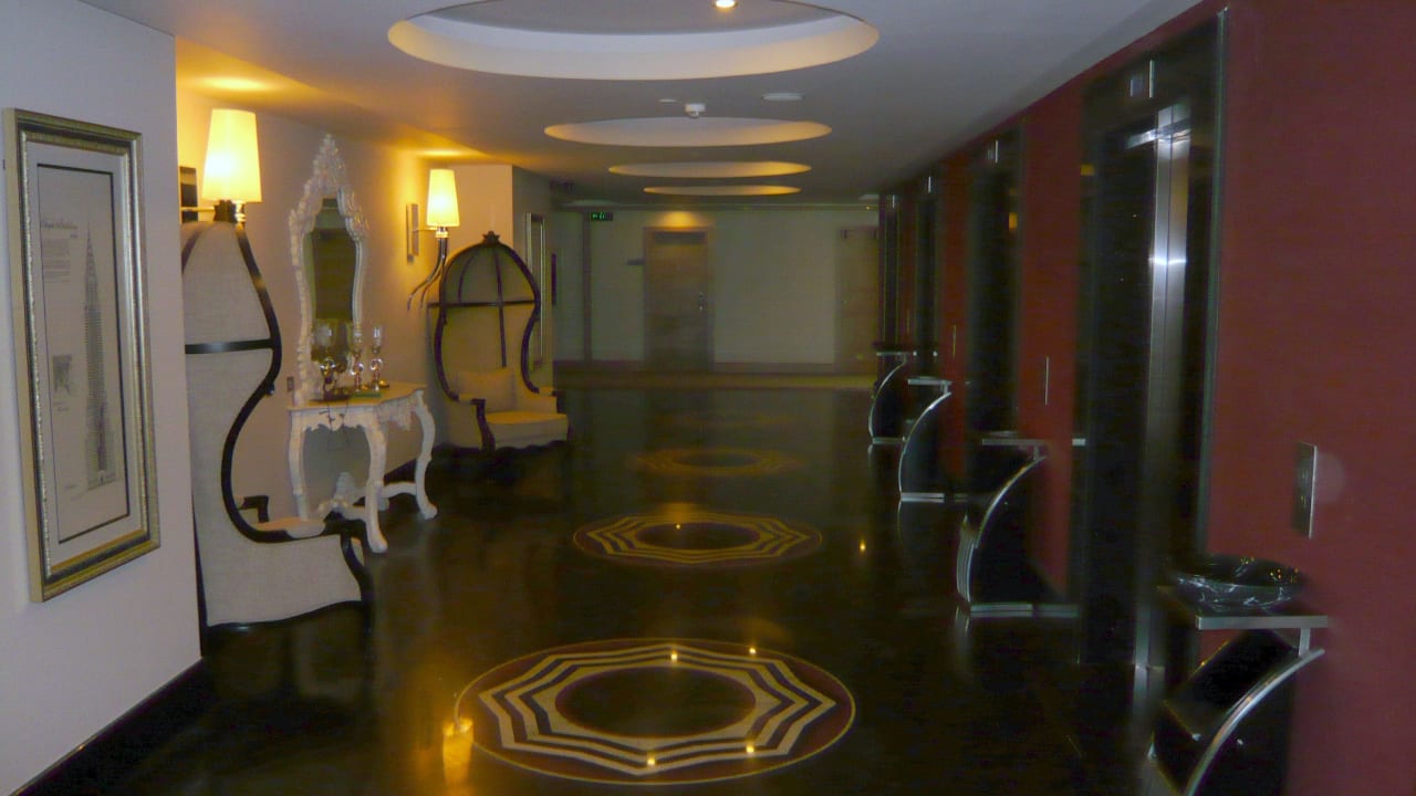 Flur vor den Aufzügen Hotel Delphin Imperial