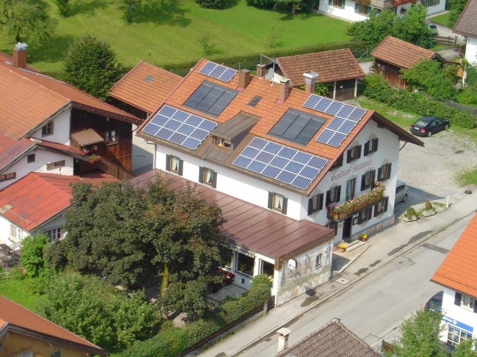 Dach vom Gasthof mit Stromanlage Gasthof - Pension Neuwirt