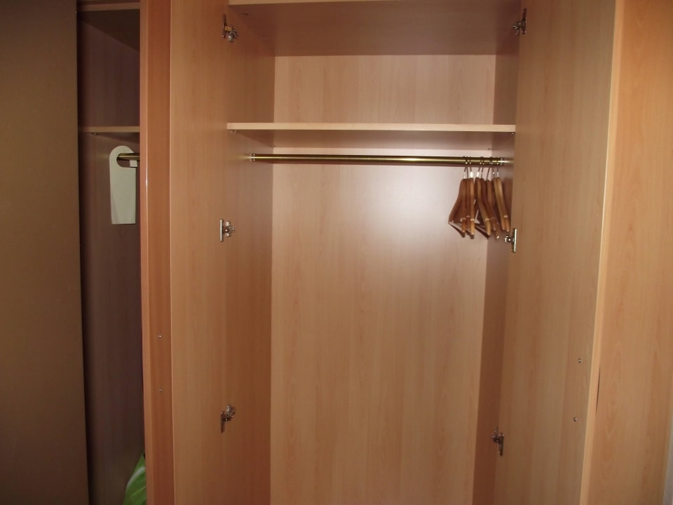 Kleiderschrank Göbel's Seehotel Diemelsee