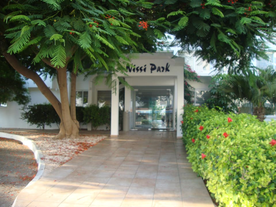Eingang von Außen Hotel Nissi Park
