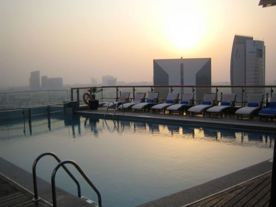 Pool auf der Dachterrasse Golden Sands Hotel Creek