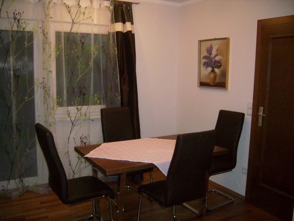 Wohnberich mit Esstisch Apartments Habich