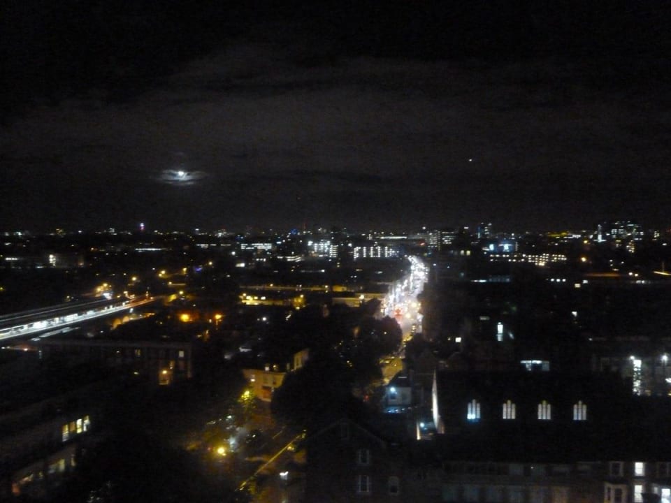 Ausblick bei Nacht Hotel Premier Inn London Hammersmith