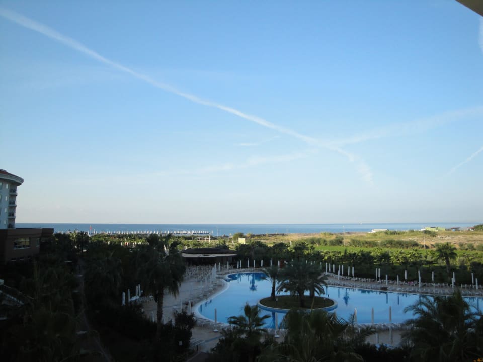 Blick aus Zimmer auf Pool / Meer Seaden Sea World Resort & Spa