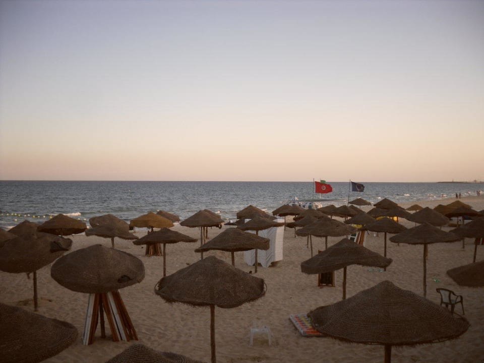 Strand beim Sonnenuntergang Samira Club
