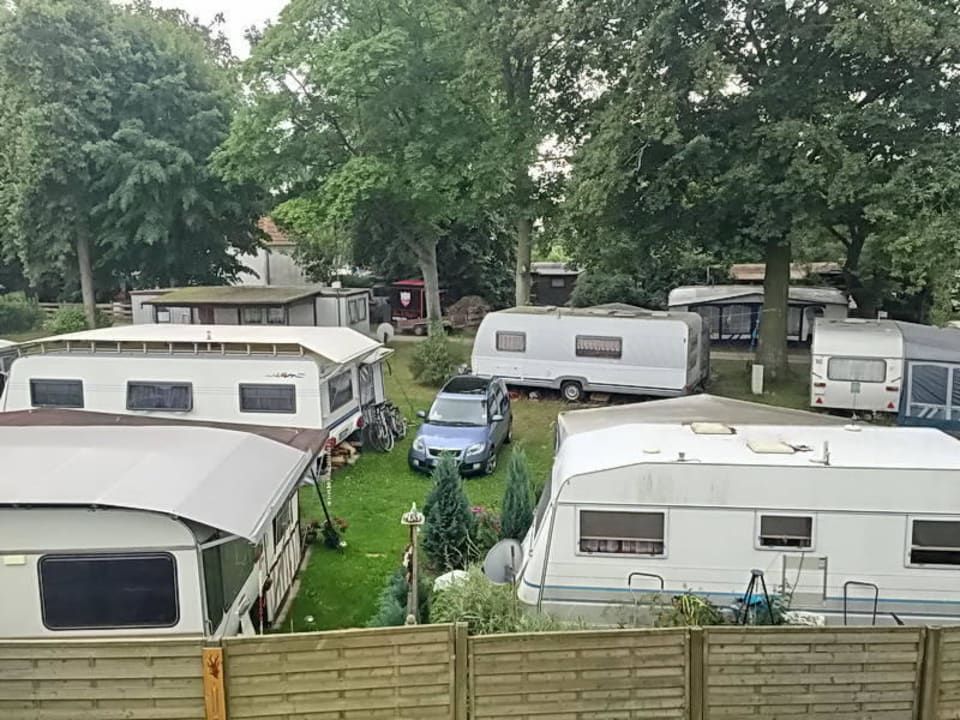 Blick von zwei Schlafzimmern Gutspark Rerik - Reetdachhaus Nr. 6