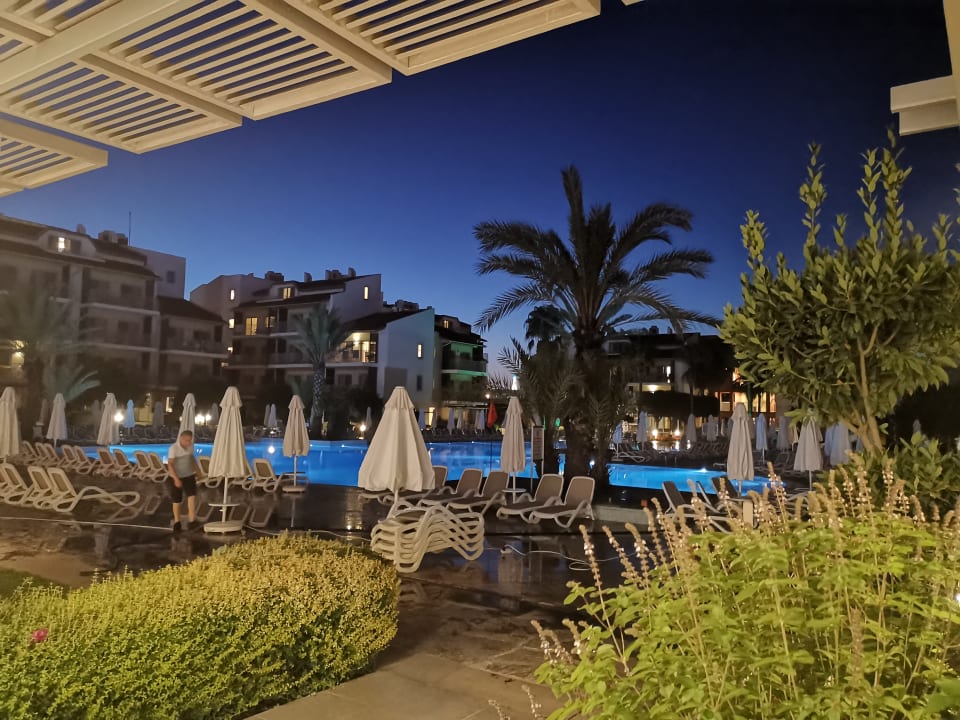 Pool Barut B Suites