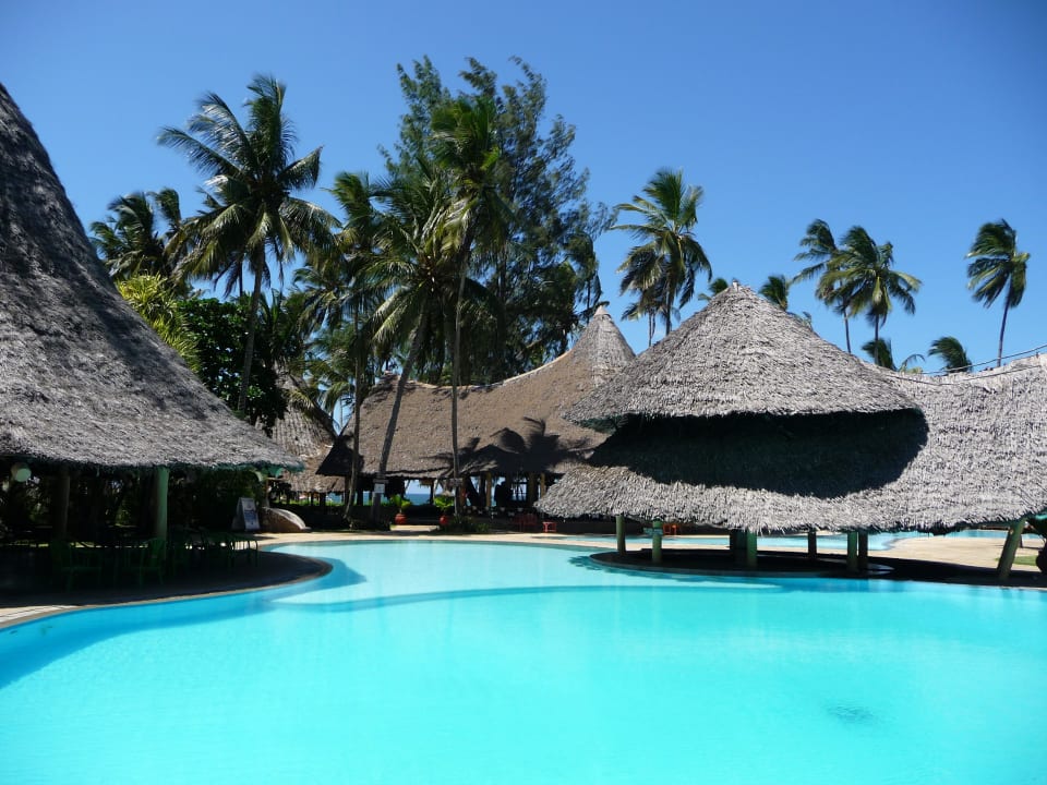 Pool mit Poolbar (rechts) Neptune Paradise Beach Resort & Spa