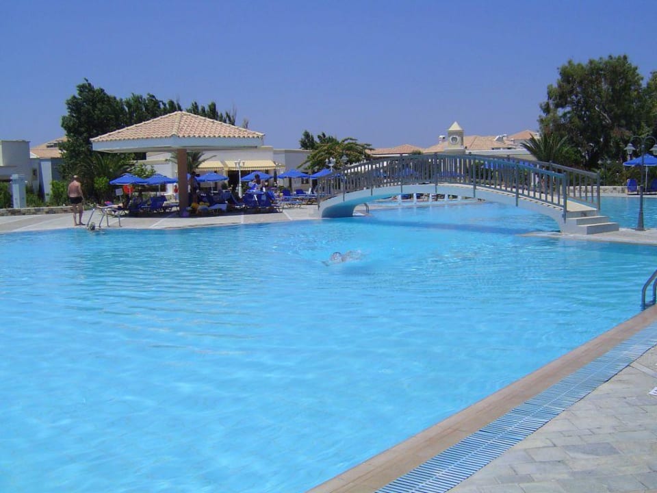 Einer von 4 Pools Neptune Luxury Resort