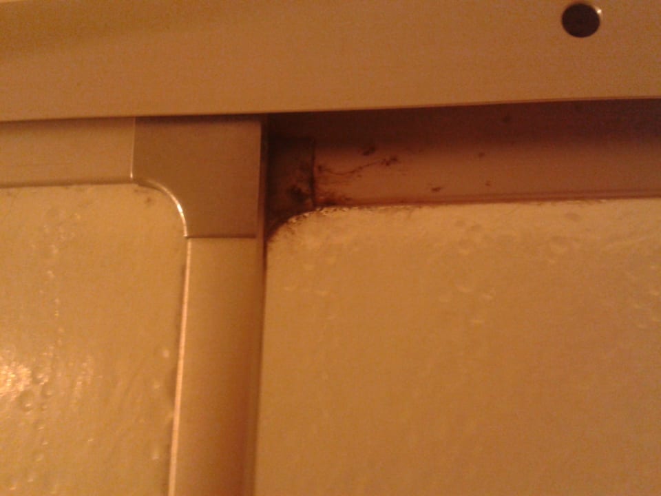 Verpeckte Duschwand Hotel Berlin Märkischer Hof am Tacheles