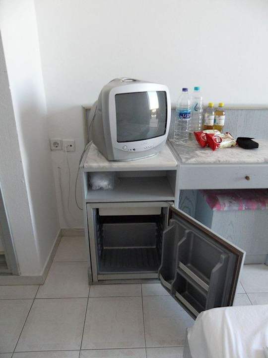 Kühlschrank und TV Hotel Faliraki Bay