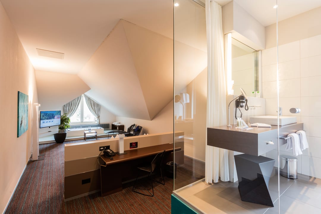 Zimmer Riverside Hotel